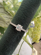 Platinum diamond solitaire ring with diamond shoulders