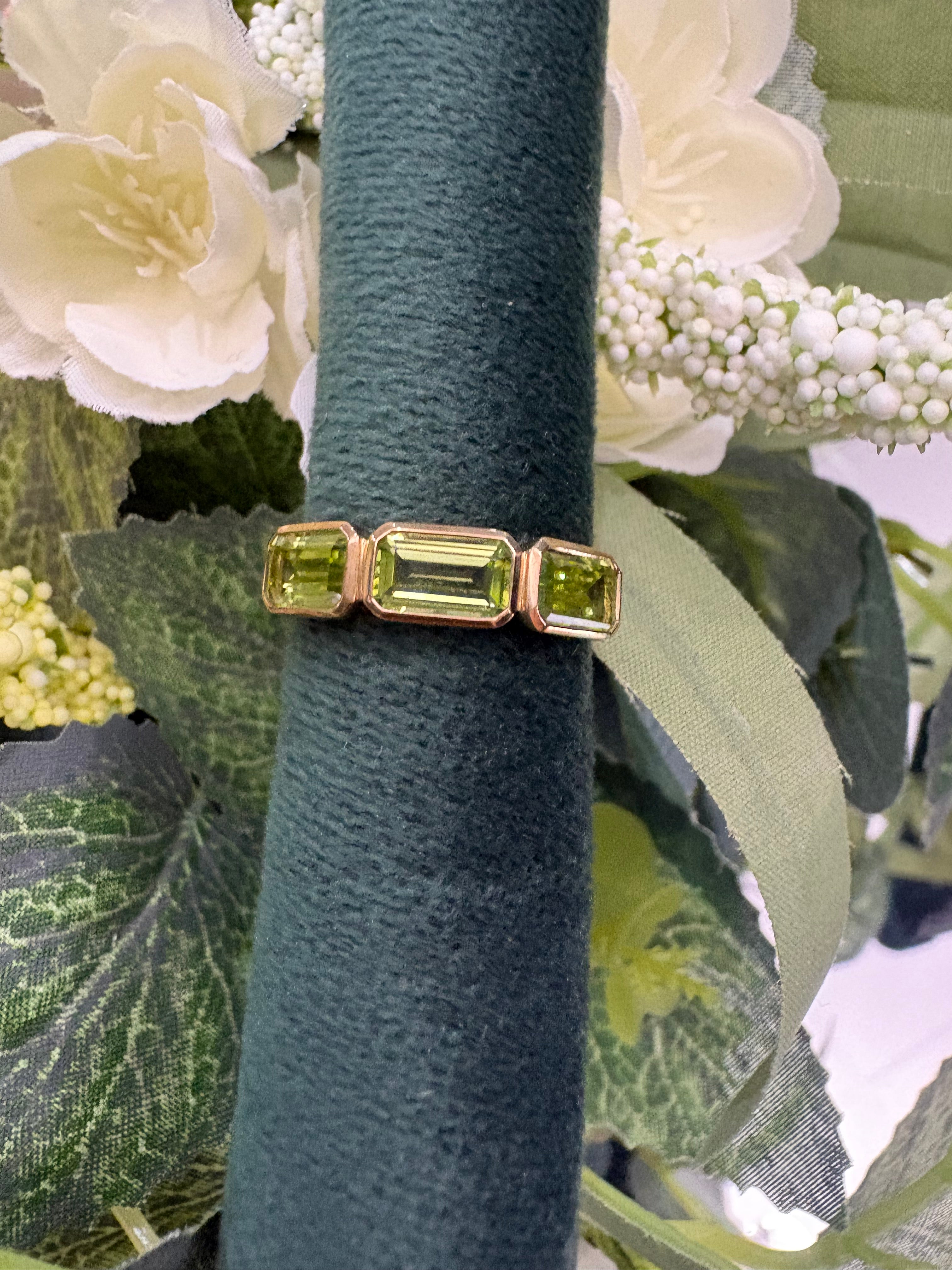 9ct Yellow Gold peridot Ring