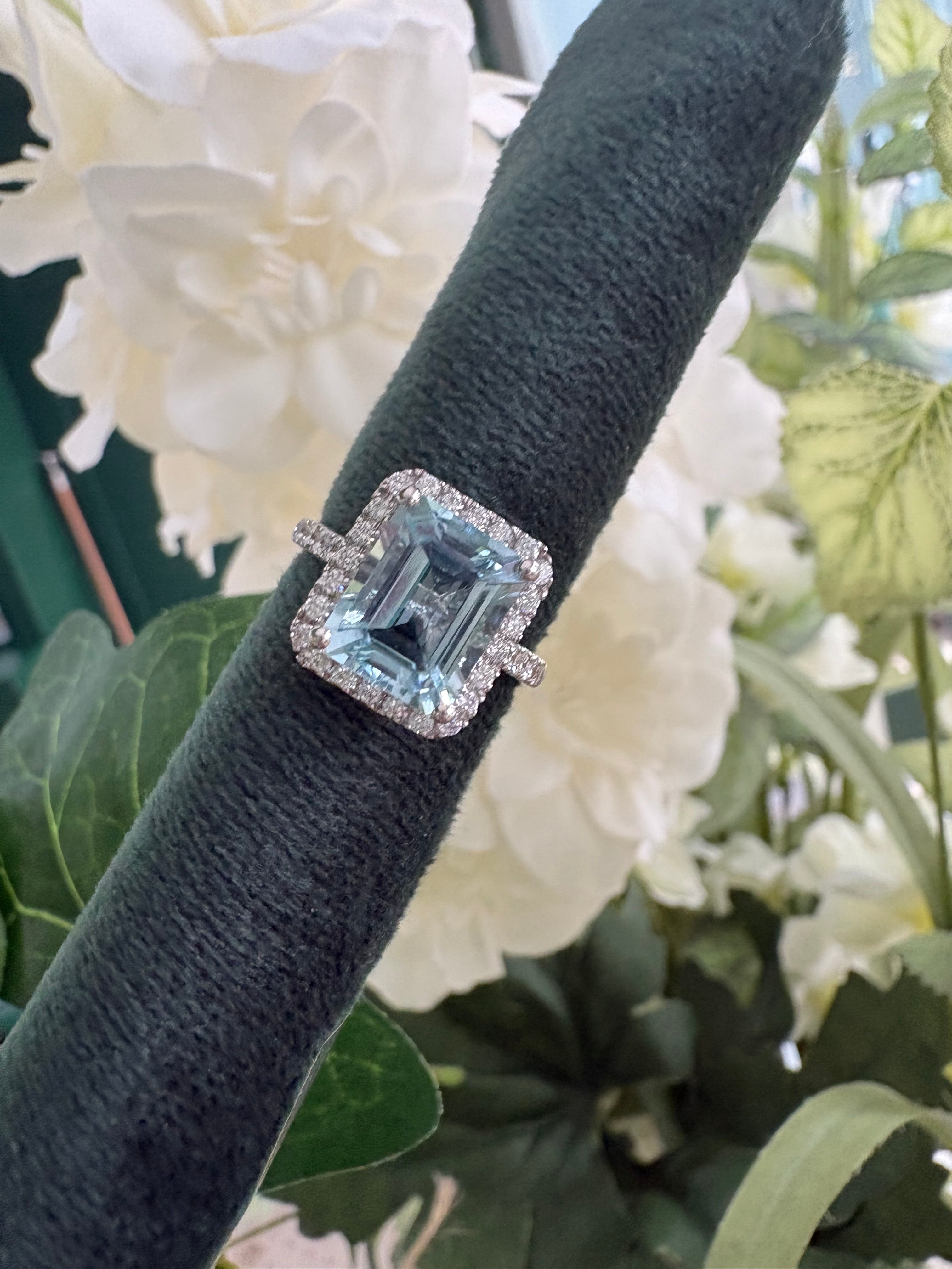 18ct White Gold Aquamarine & Diamond Ring