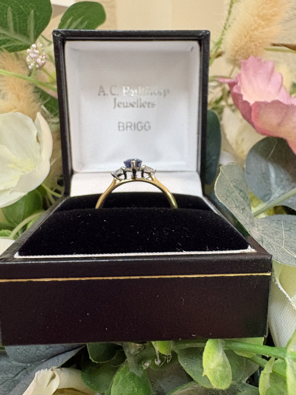 18ct Yellow Gold Diamond & Blue Sapphire Ring
