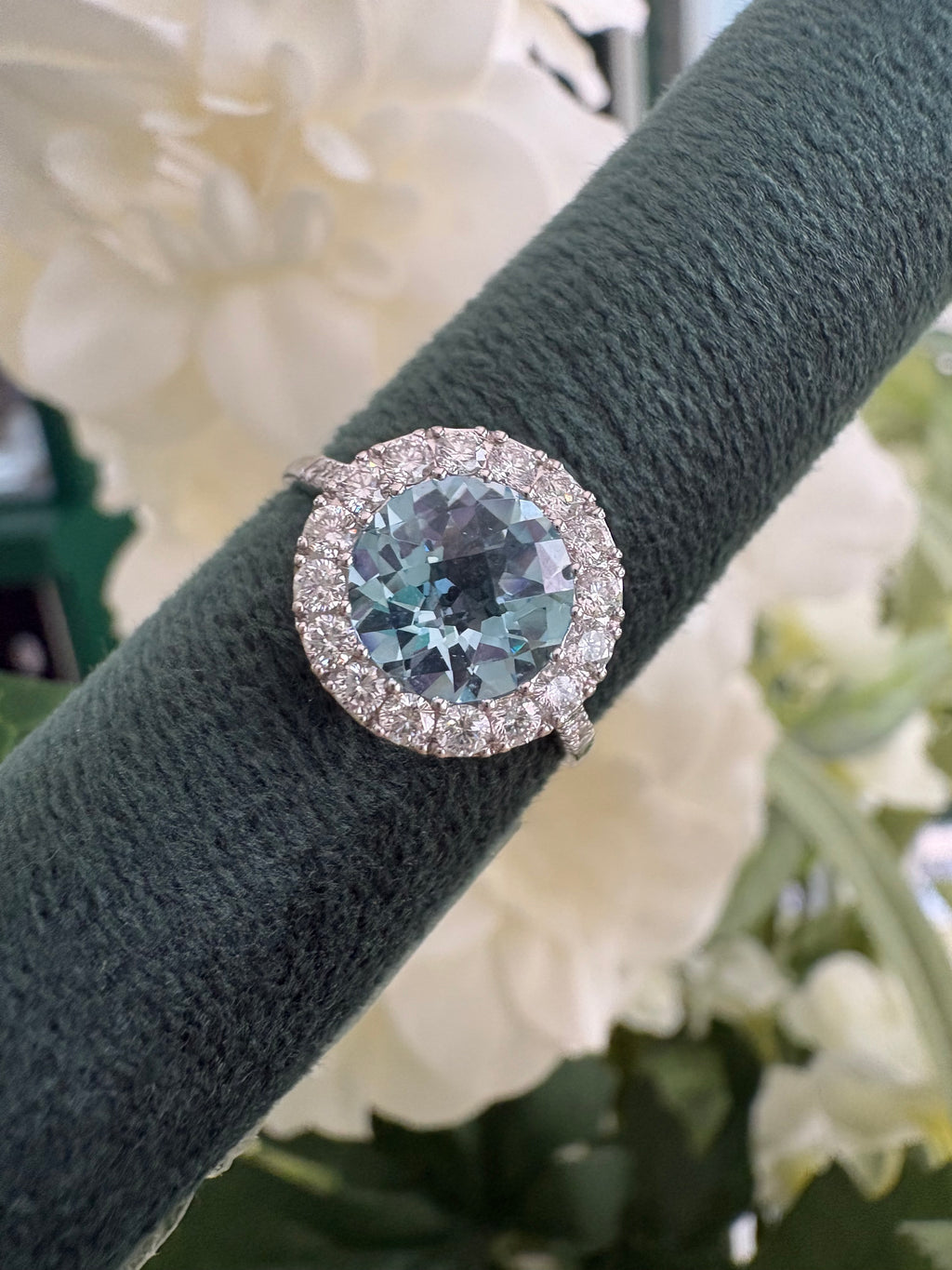 18ct White Gold Blue Topaz & Diamond Ring