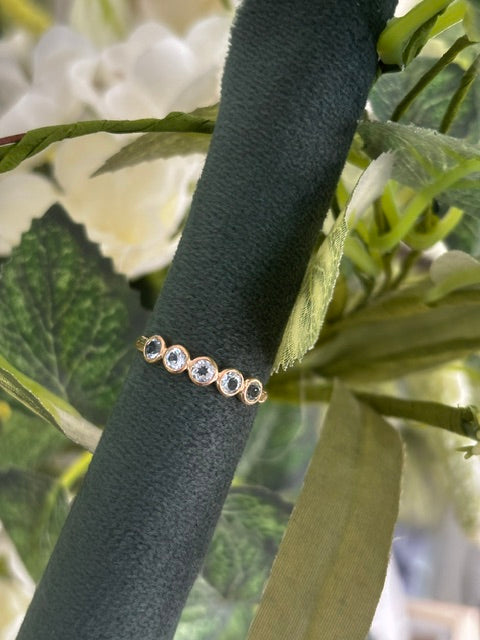 9ct Yellow Gold & Sky Blue Topaz Ring