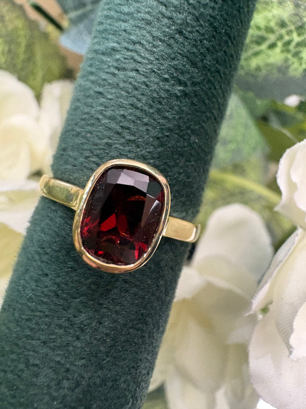 9ct Yellow Gold Garnet Ring