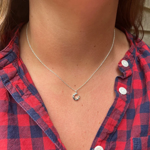 Reeves & Reeves Silver Chain with Horseshoe Charm