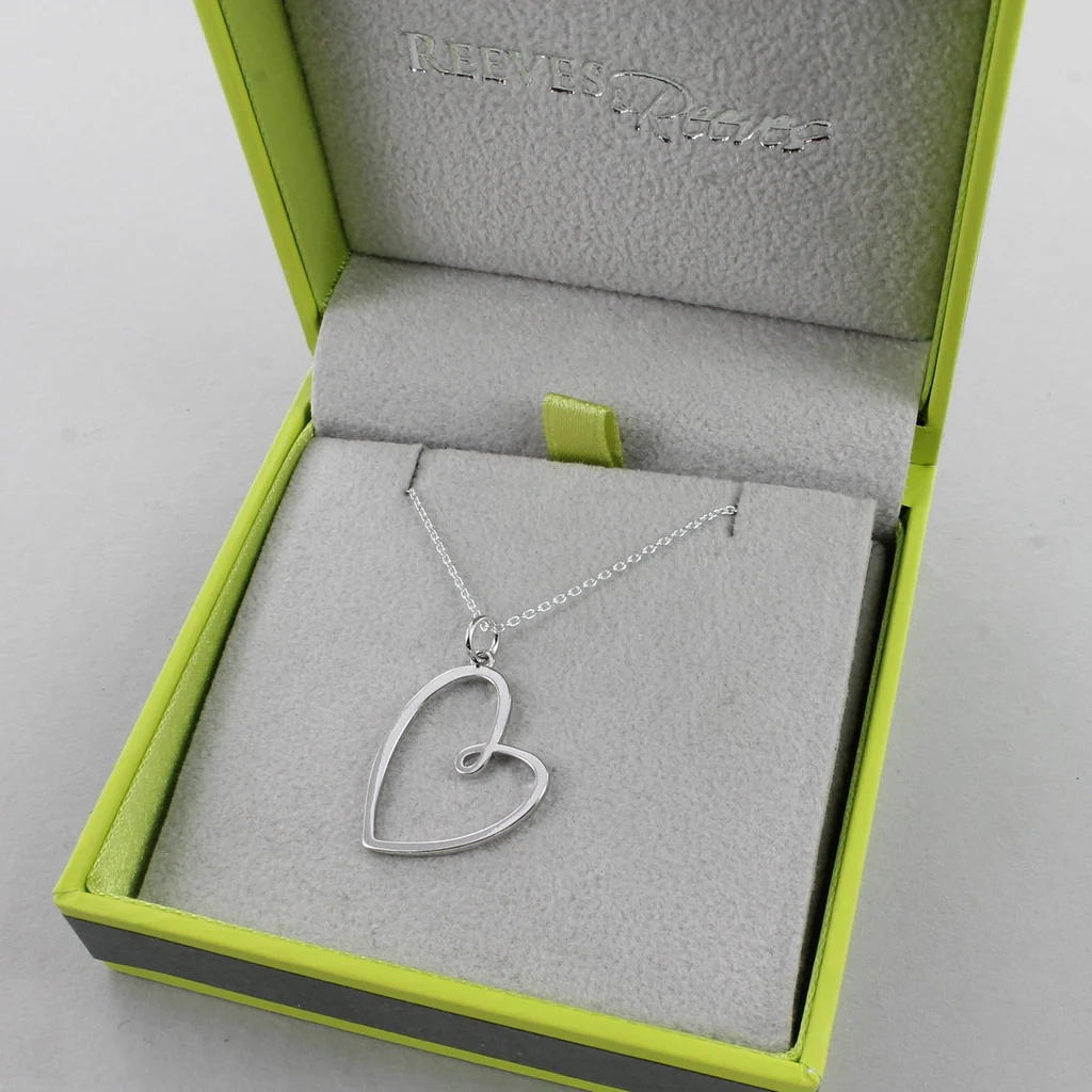 Reeves & Reeves Looped Heart Necklace