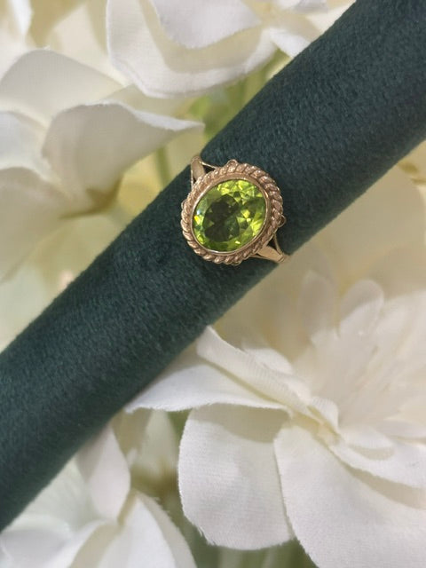 9ct Yellow Gold Oval Peridot Ring