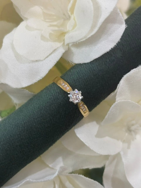 PRE LOVED 18ct yellow gold diamond solitaire ring