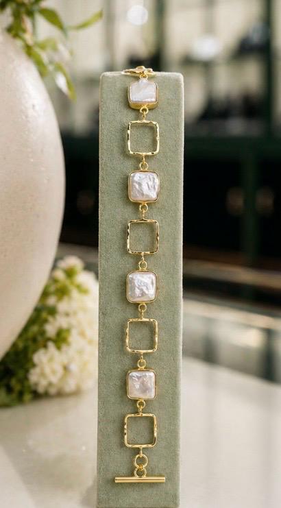 Lido Pearls - Gold plated open square freshwater pearl bracelet