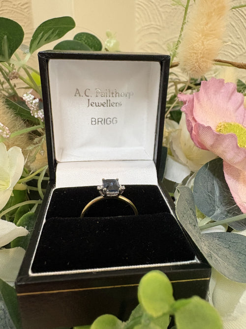 18ct Yellow Gold Sapphire & Diamond Ring
