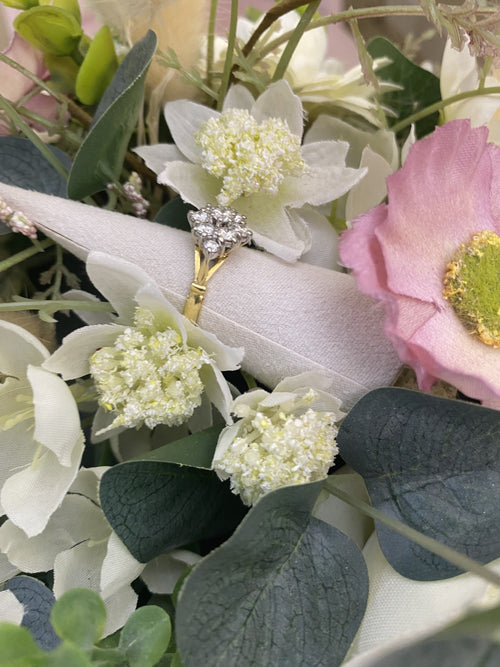 18ct Gold Classical Diamond Cluster Ring