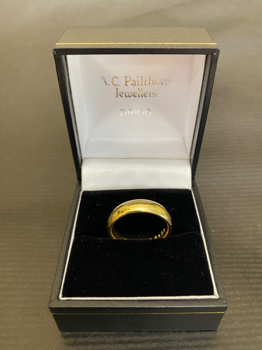 18ct Yellow Gold wedding band
